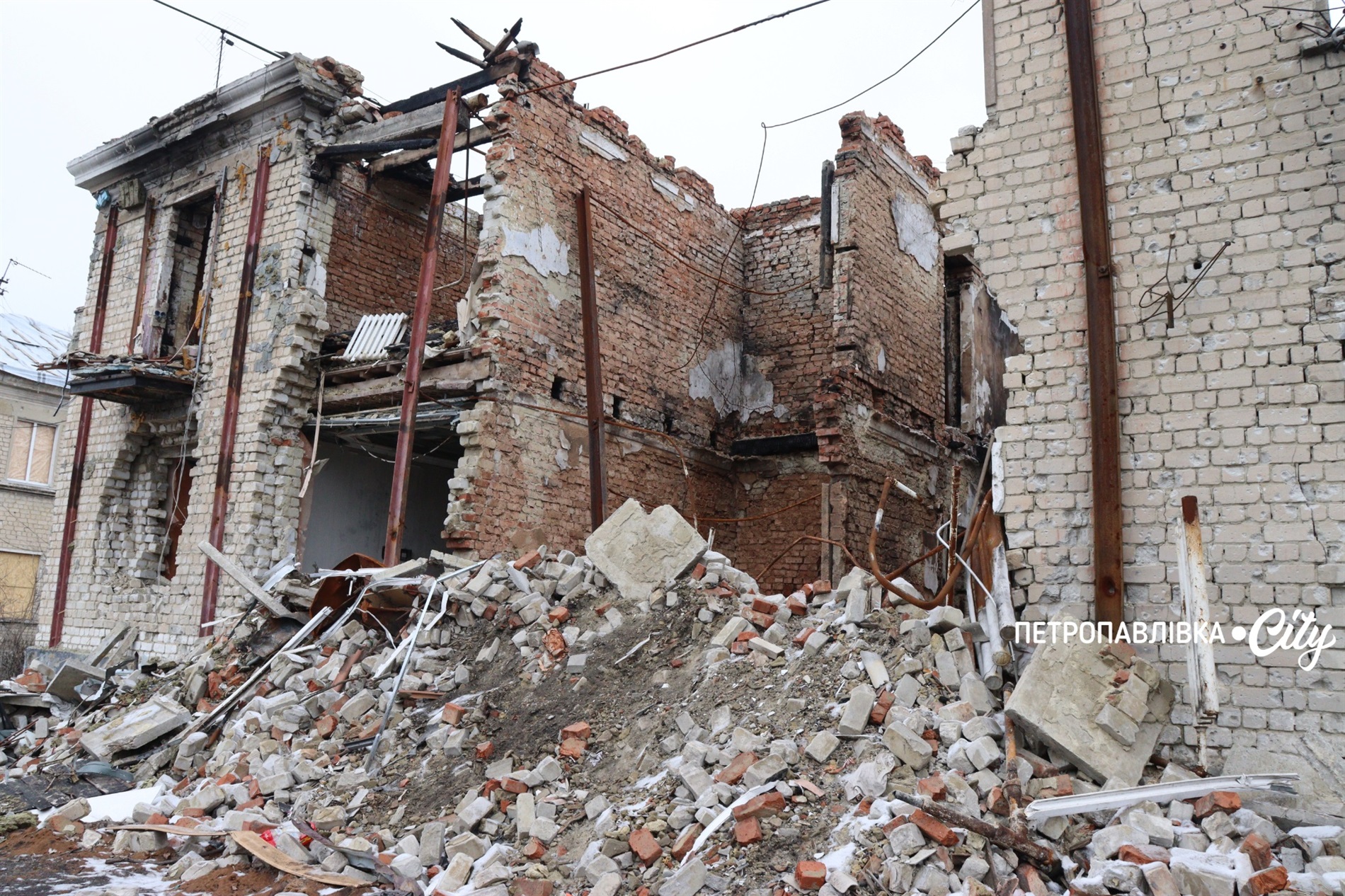 Життя на межі: як живуть у прифронтових селах Донеччини (ВІДЕО)