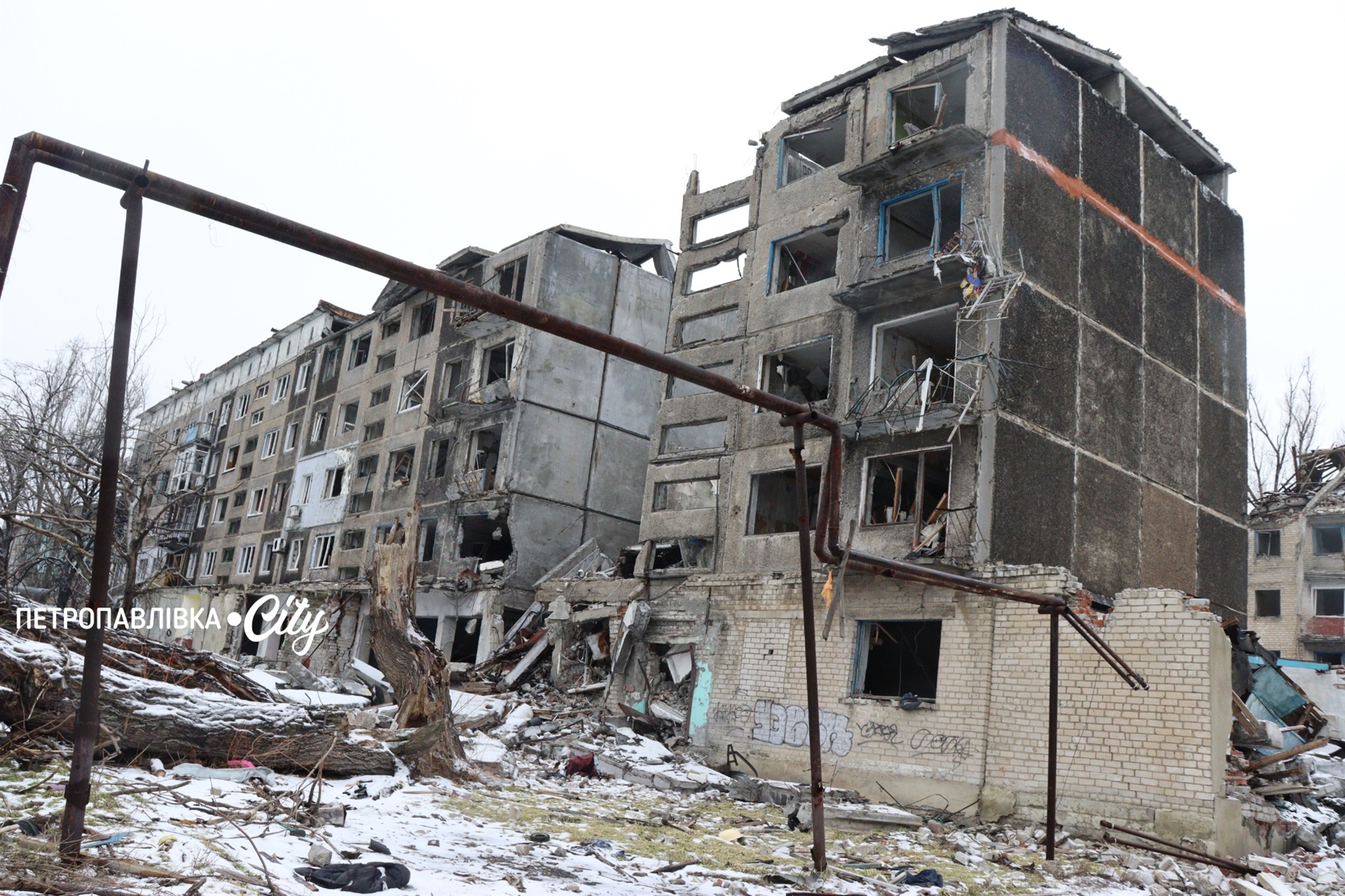 Білозерське — місто, що живе під дронами: як виживають люди за 12 кілометрів від фронту (ВІДЕО)