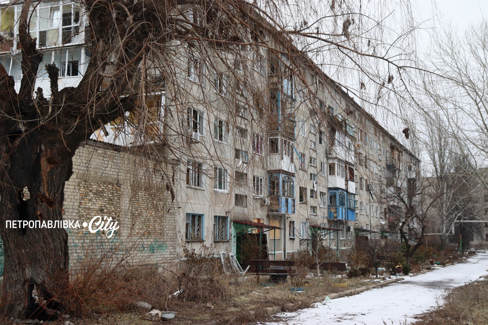 Білозерське — місто, що живе під дронами: як виживають люди за 12 кілометрів від фронту (ВІДЕО)