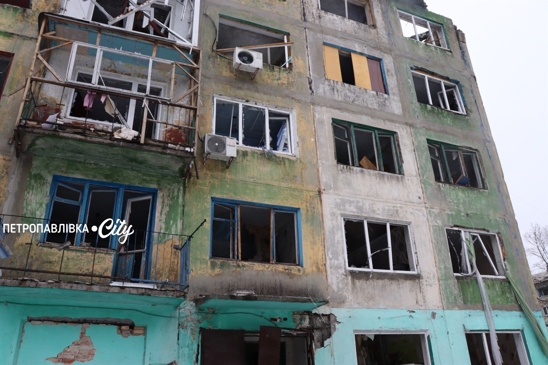 Білозерське — місто, що живе під дронами: як виживають люди за 12 кілометрів від фронту (ВІДЕО)