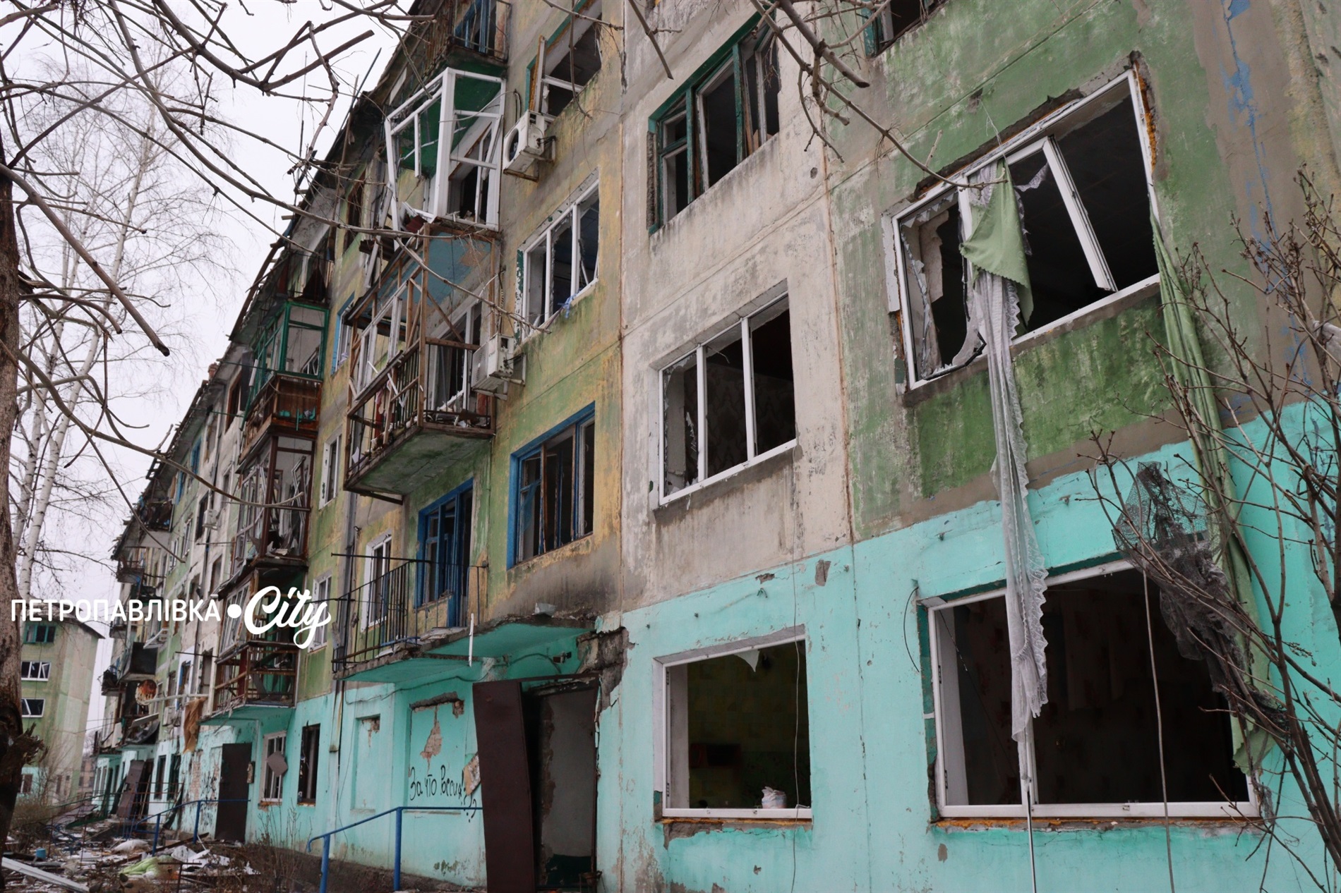 Білозерське — місто, що живе під дронами: як виживають люди за 12 кілометрів від фронту (ВІДЕО)