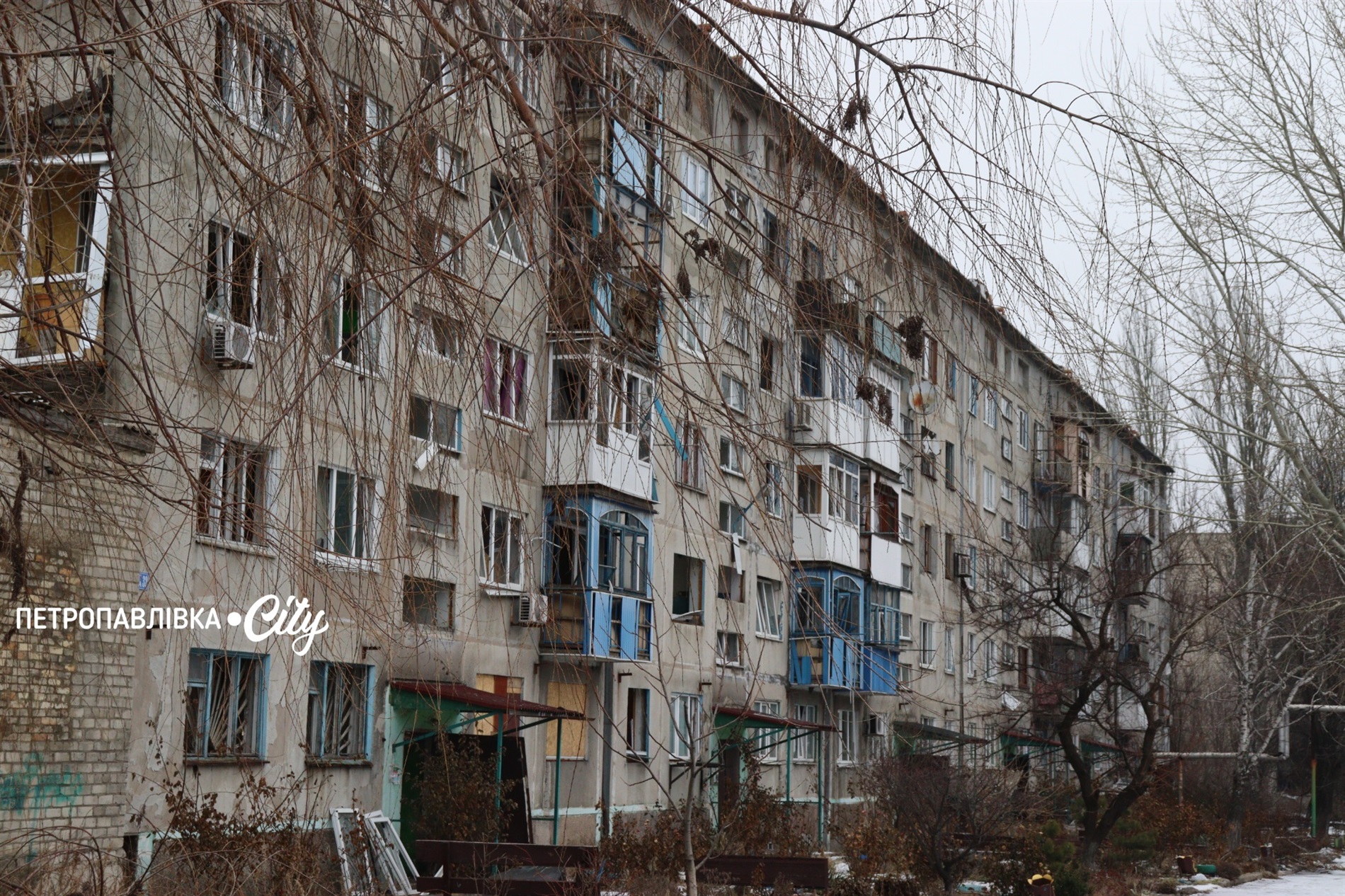 Білозерське — місто, що живе під дронами: як виживають люди за 12 кілометрів від фронту (ВІДЕО)