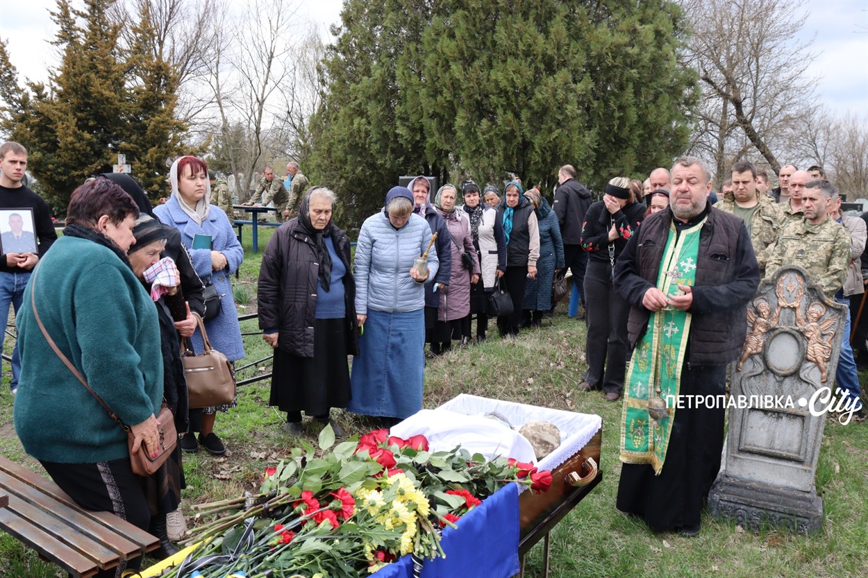 На щиті Сергій Кіяшко - Петропавлівка прощається з офіцером 24-ї бригади імені Короля Данила (ВІДЕО)