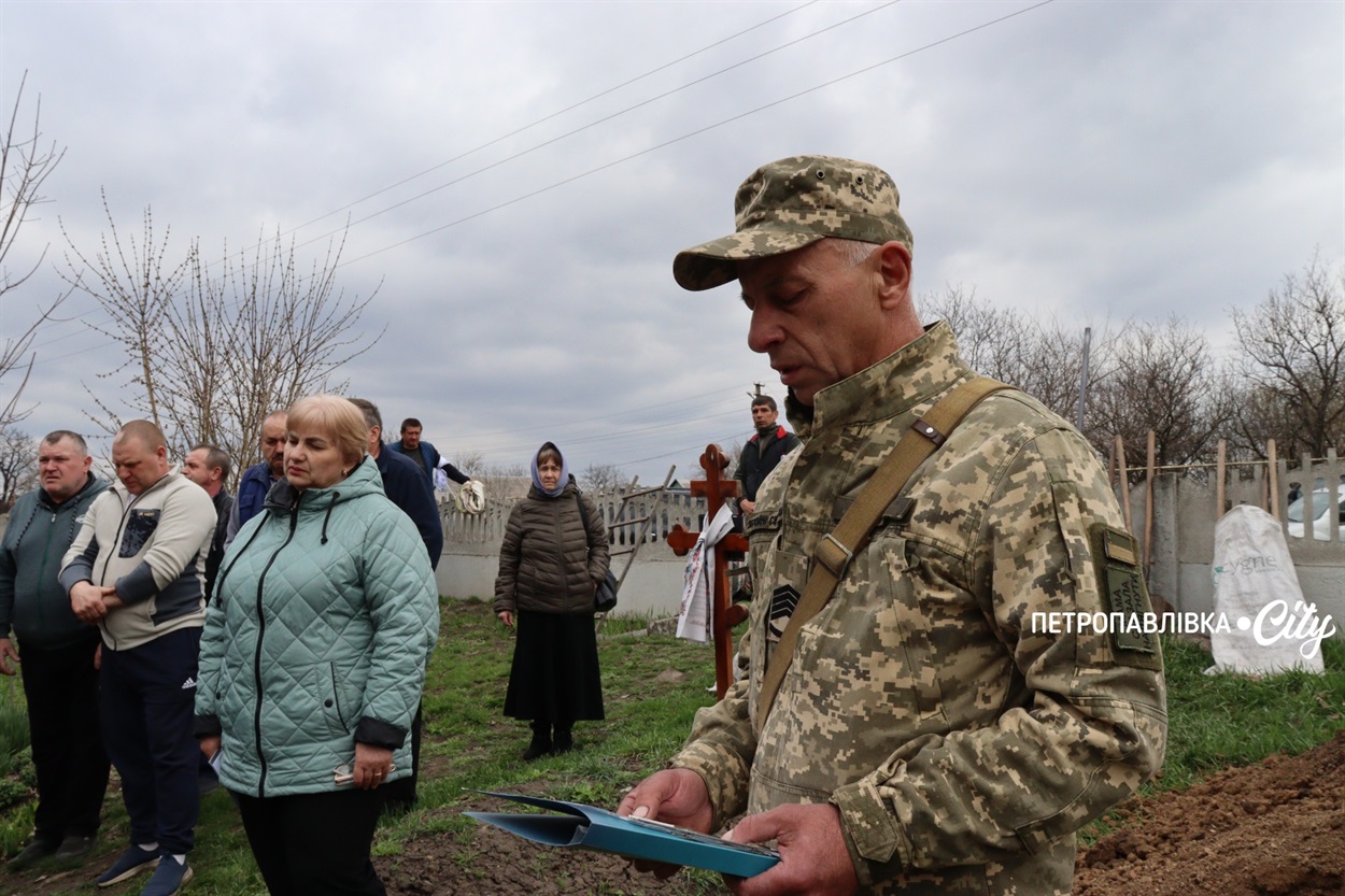 На щиті Сергій Кіяшко - Петропавлівка прощається з офіцером 24-ї бригади імені Короля Данила (ВІДЕО)