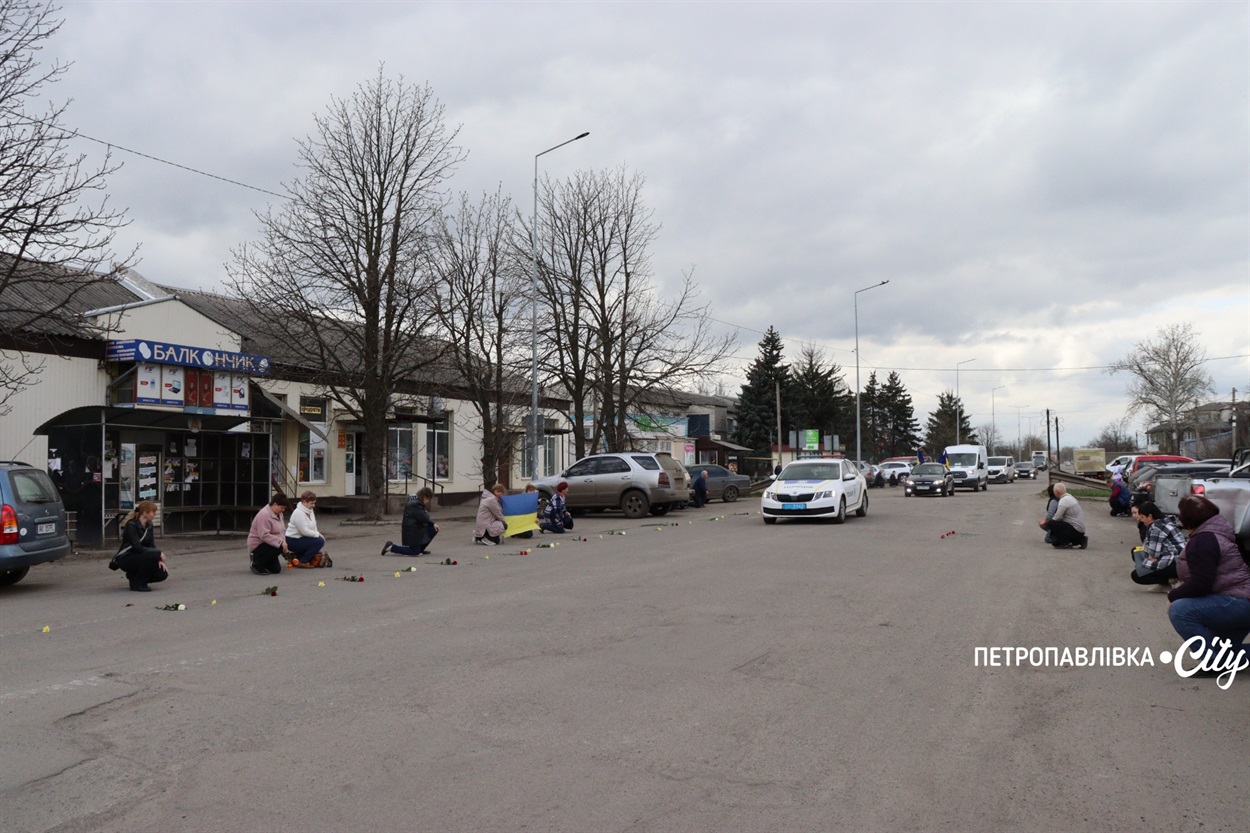 На щиті Сергій Кіяшко - Петропавлівка прощається з офіцером 24-ї бригади імені Короля Данила (ВІДЕО)