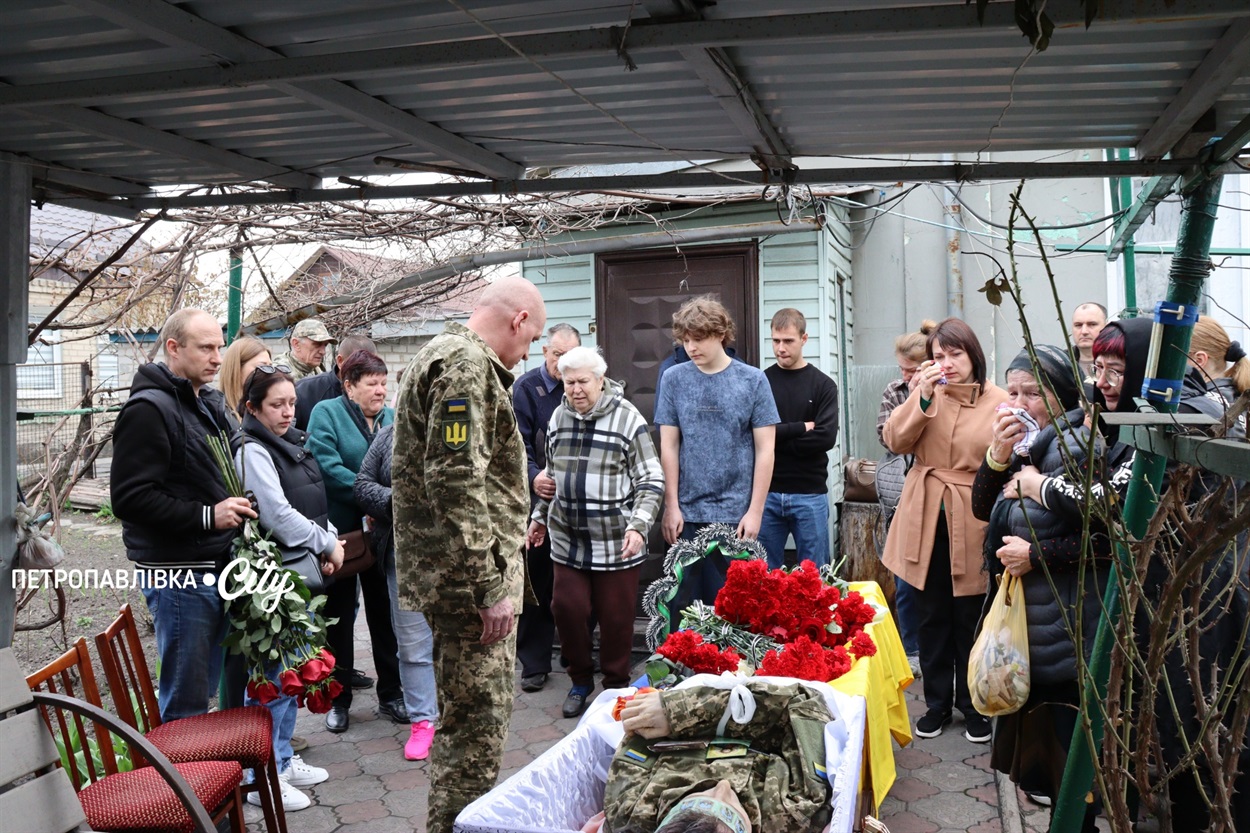 На щиті Сергій Кіяшко - Петропавлівка прощається з офіцером 24-ї бригади імені Короля Данила (ВІДЕО)