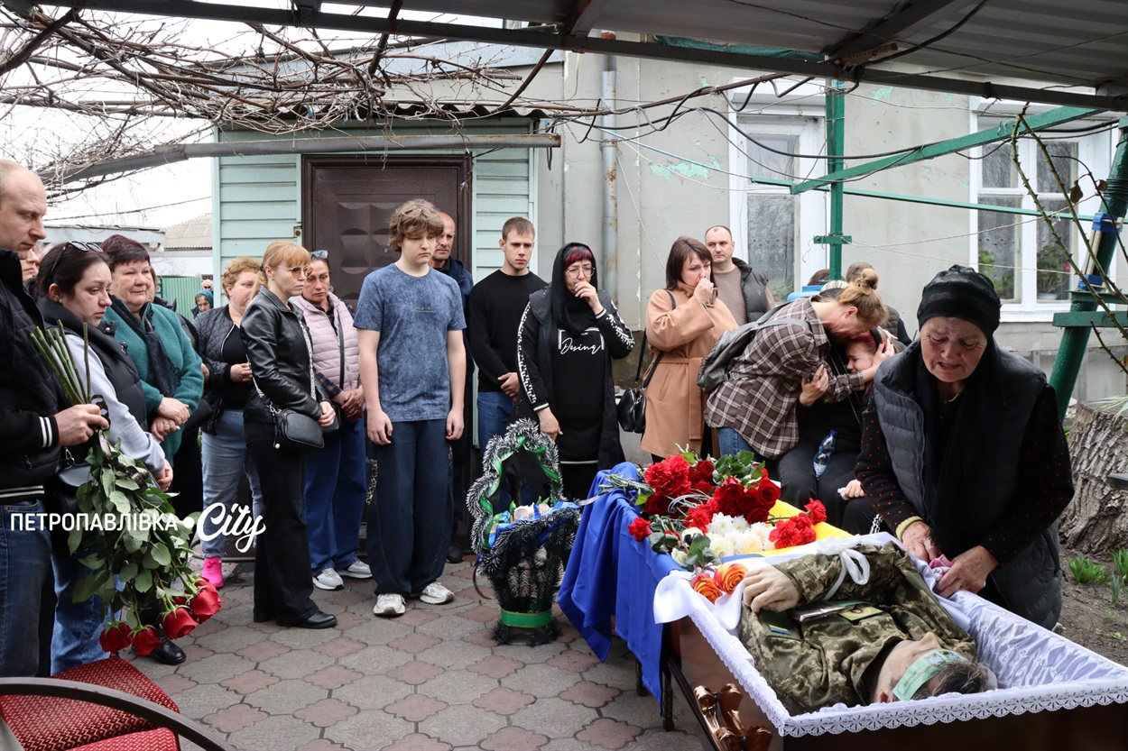 На щиті Сергій Кіяшко - Петропавлівка прощається з офіцером 24-ї бригади імені Короля Данила (ВІДЕО)