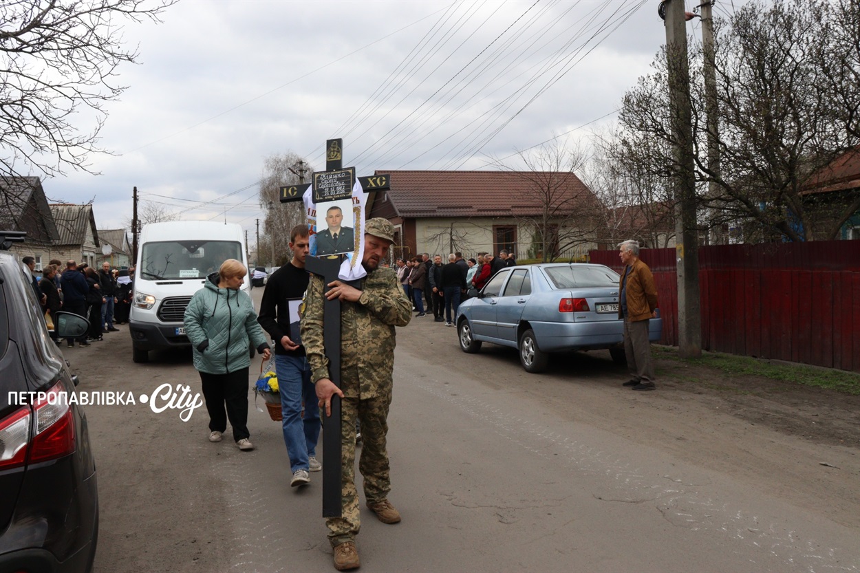 На щиті Сергій Кіяшко - Петропавлівка прощається з офіцером 24-ї бригади імені Короля Данила (ВІДЕО)