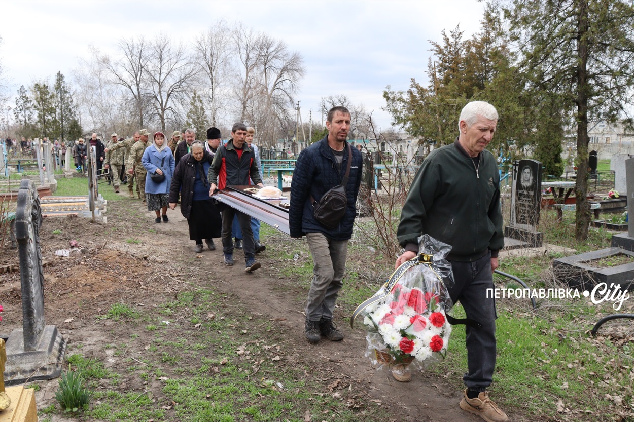 На щиті Сергій Кіяшко - Петропавлівка прощається з офіцером 24-ї бригади імені Короля Данила (ВІДЕО)