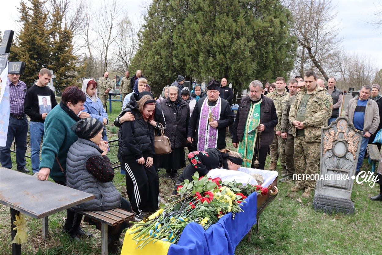 На щиті Сергій Кіяшко - Петропавлівка прощається з офіцером 24-ї бригади імені Короля Данила (ВІДЕО)