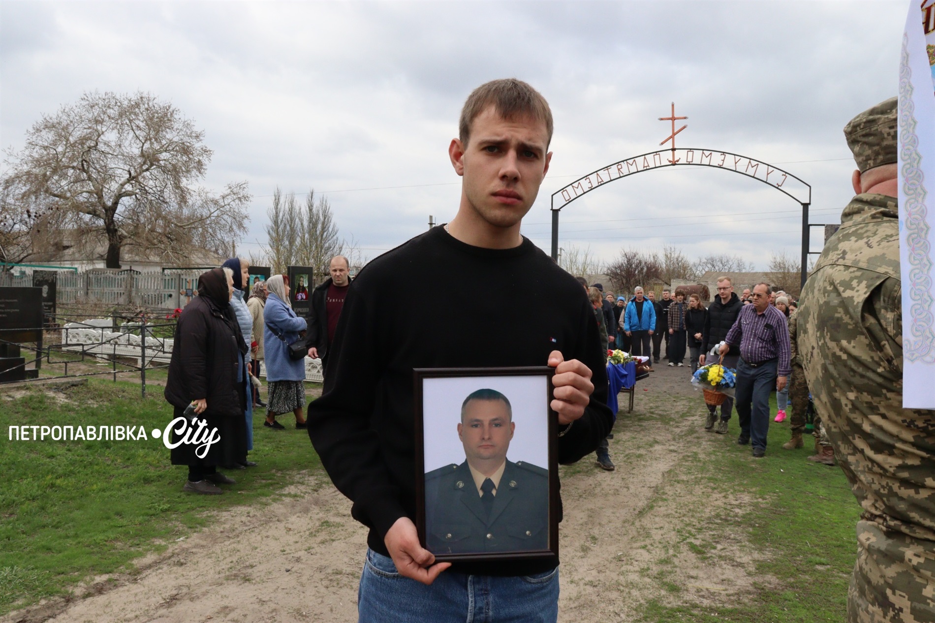 На щиті Сергій Кіяшко - Петропавлівка прощається з офіцером 24-ї бригади імені Короля Данила (ВІДЕО)