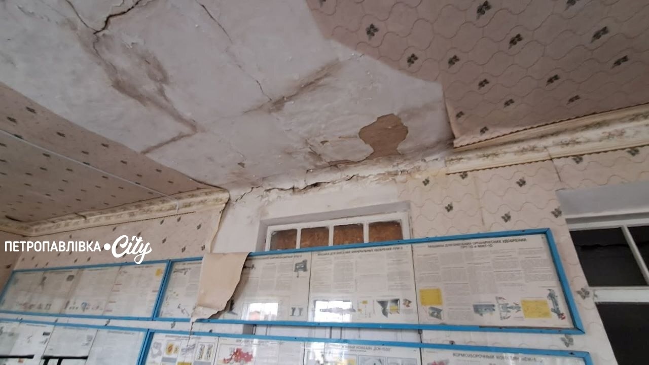 Удар по профтехучилищу та вантажівці: загинула людина під час атаки по Петропавлівській громаді