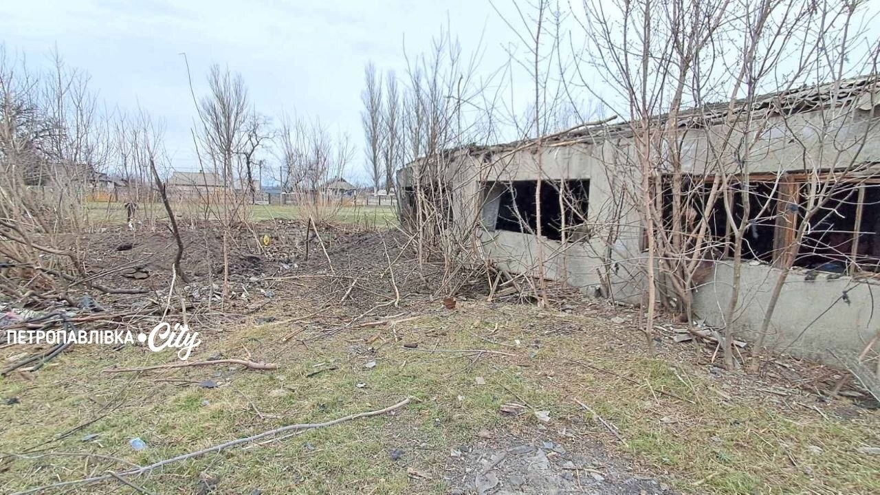 Удар по профтехучилищу та вантажівці: загинула людина під час атаки по Петропавлівській громаді