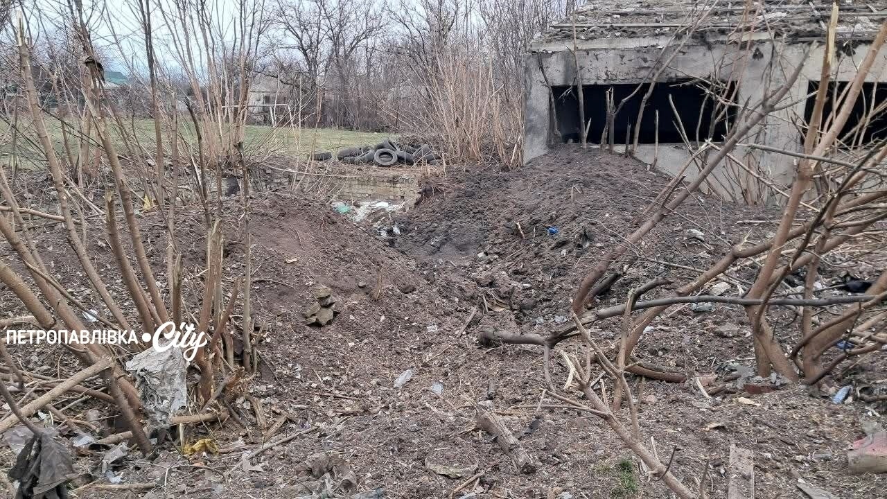 Удар по профтехучилищу та вантажівці: загинула людина під час атаки по Петропавлівській громаді