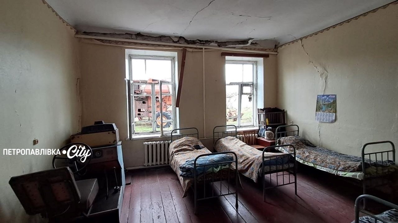 Удар по профтехучилищу та вантажівці: загинула людина під час атаки по Петропавлівській громаді