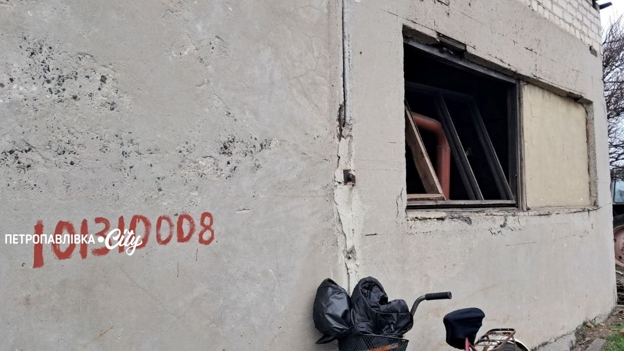 Удар по профтехучилищу та вантажівці: загинула людина під час атаки по Петропавлівській громаді