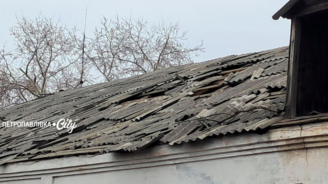 Удар по профтехучилищу та вантажівці: загинула людина під час атаки по Петропавлівській громаді