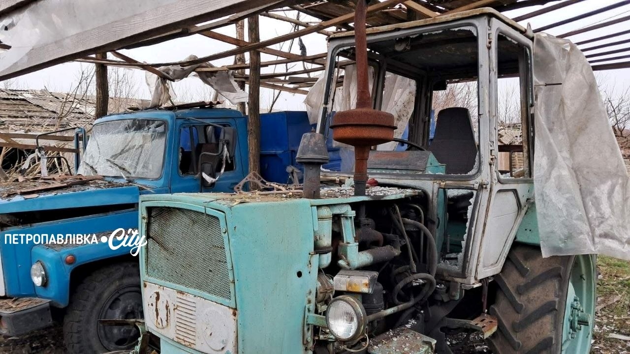 Удар по профтехучилищу та вантажівці: загинула людина під час атаки по Петропавлівській громаді