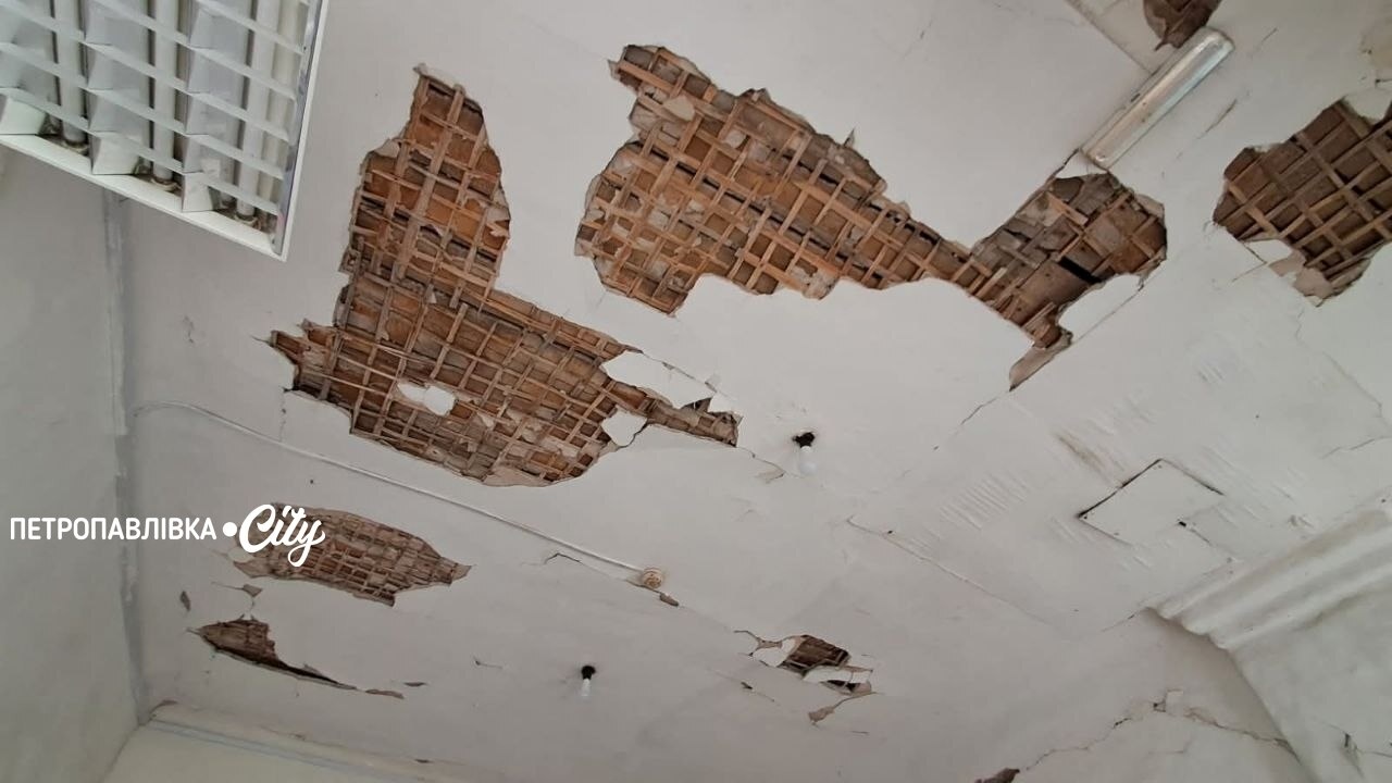 Удар по профтехучилищу та вантажівці: загинула людина під час атаки по Петропавлівській громаді