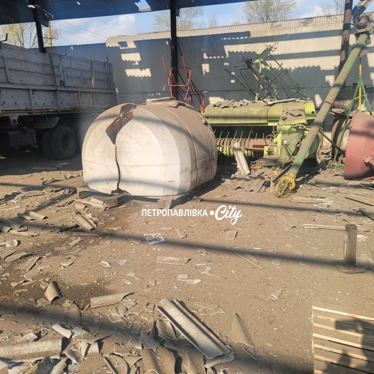 Ворог атакував Петропавлівську та Українську громади: пошкоджені будинки, ферма та інфраструктура