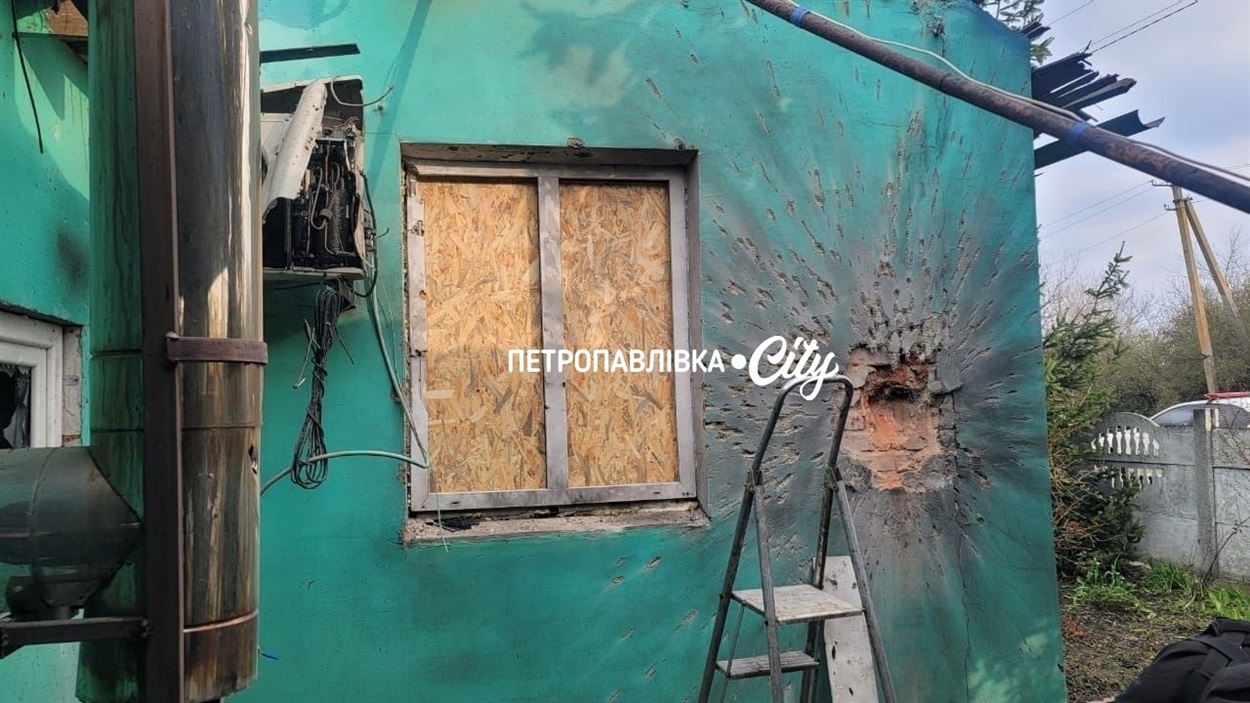 Ворог атакував Петропавлівську та Українську громади: пошкоджені будинки, ферма та інфраструктура