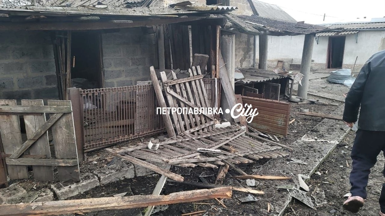 Ворог атакував Петропавлівську та Українську громади: пошкоджені будинки, ферма та інфраструктура