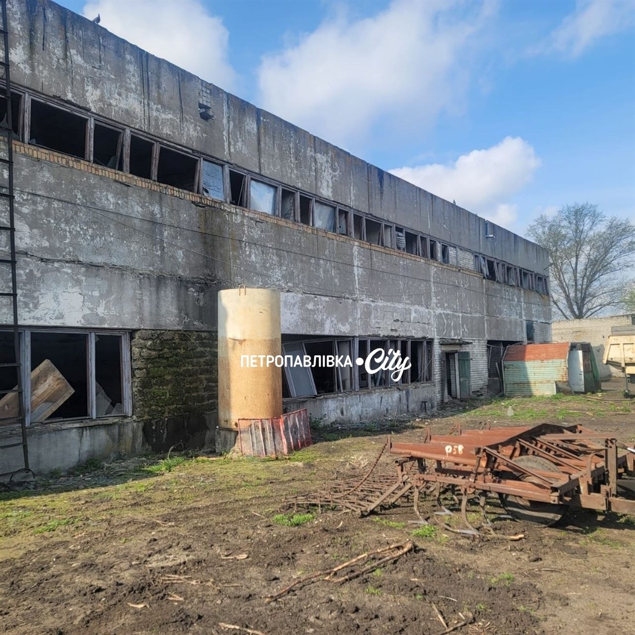 Ворог атакував Петропавлівську та Українську громади: пошкоджені будинки, ферма та інфраструктура