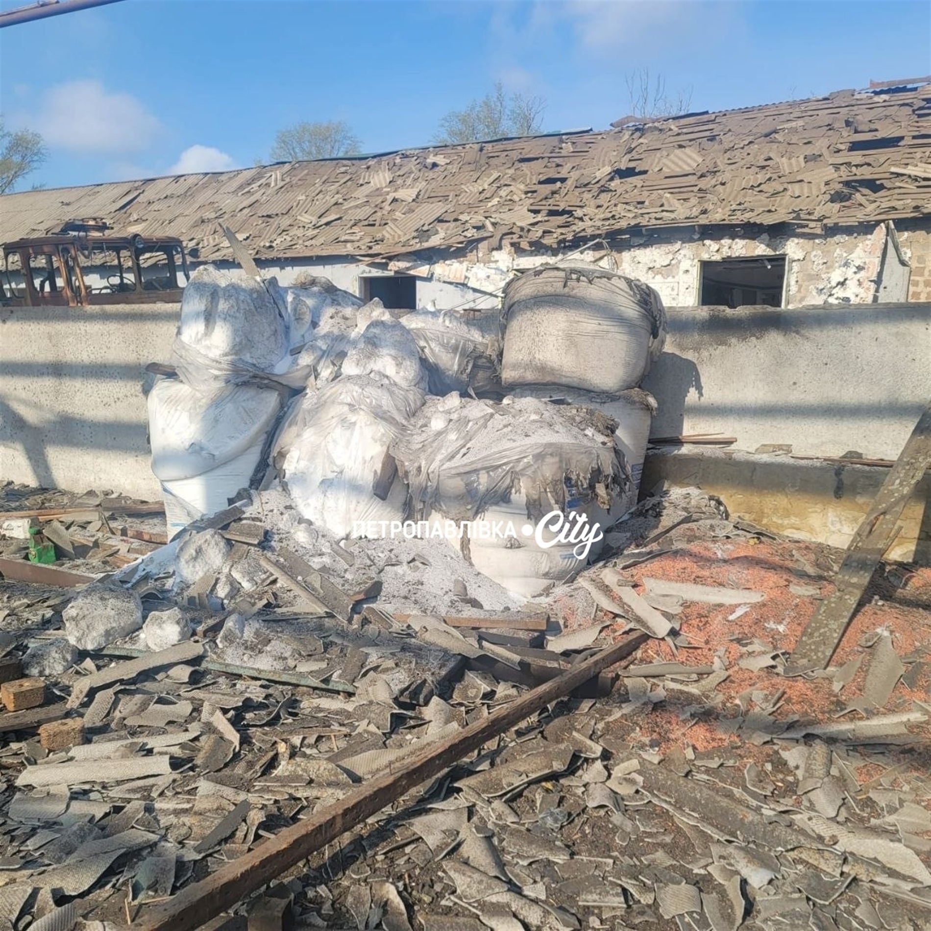 Ворог атакував Петропавлівську та Українську громади: пошкоджені будинки, ферма та інфраструктура
