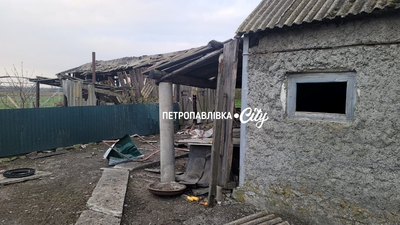 Ворог атакував Петропавлівську та Українську громади: пошкоджені будинки, ферма та інфраструктура