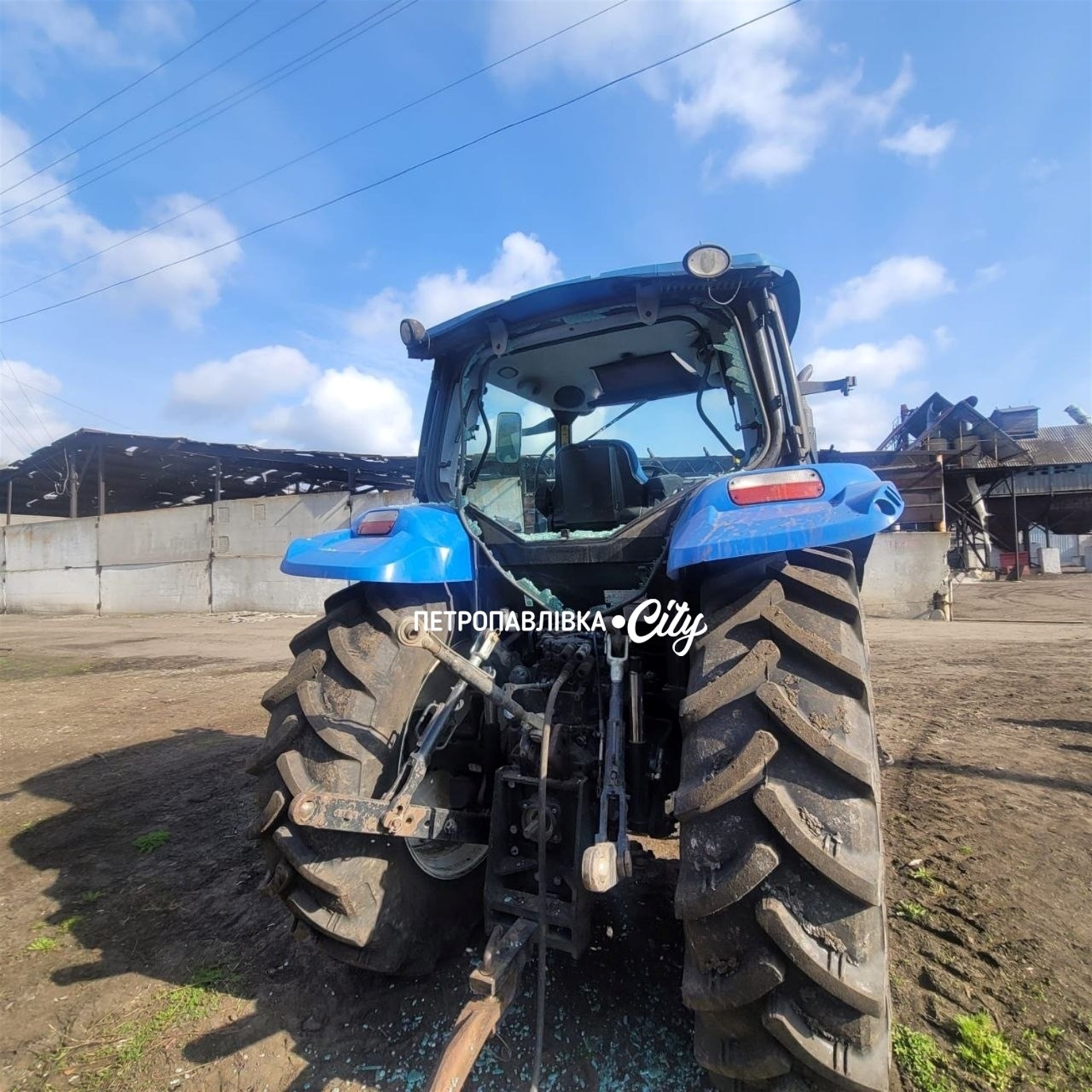 Ворог атакував Петропавлівську та Українську громади: пошкоджені будинки, ферма та інфраструктура