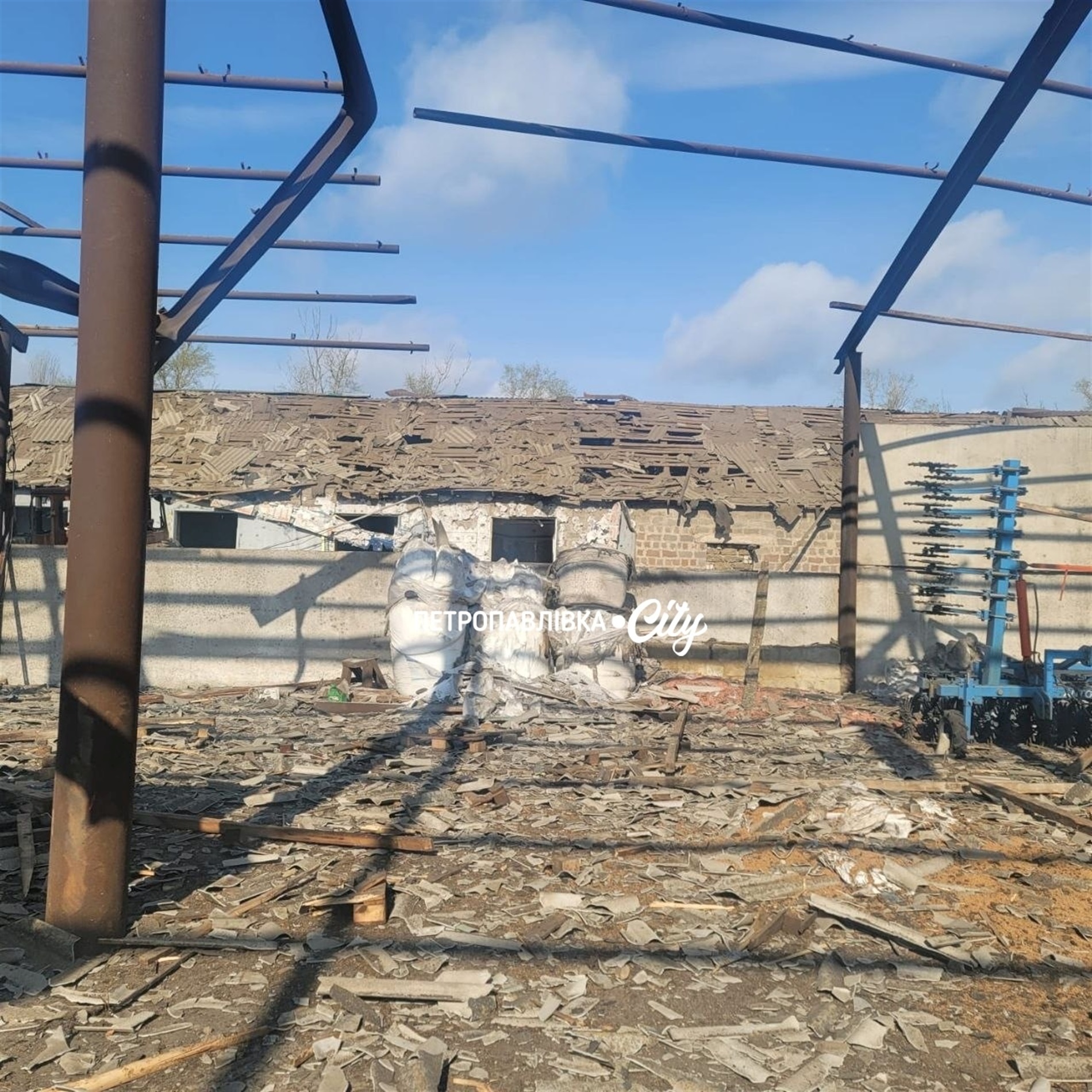 Ворог атакував Петропавлівську та Українську громади: пошкоджені будинки, ферма та інфраструктура