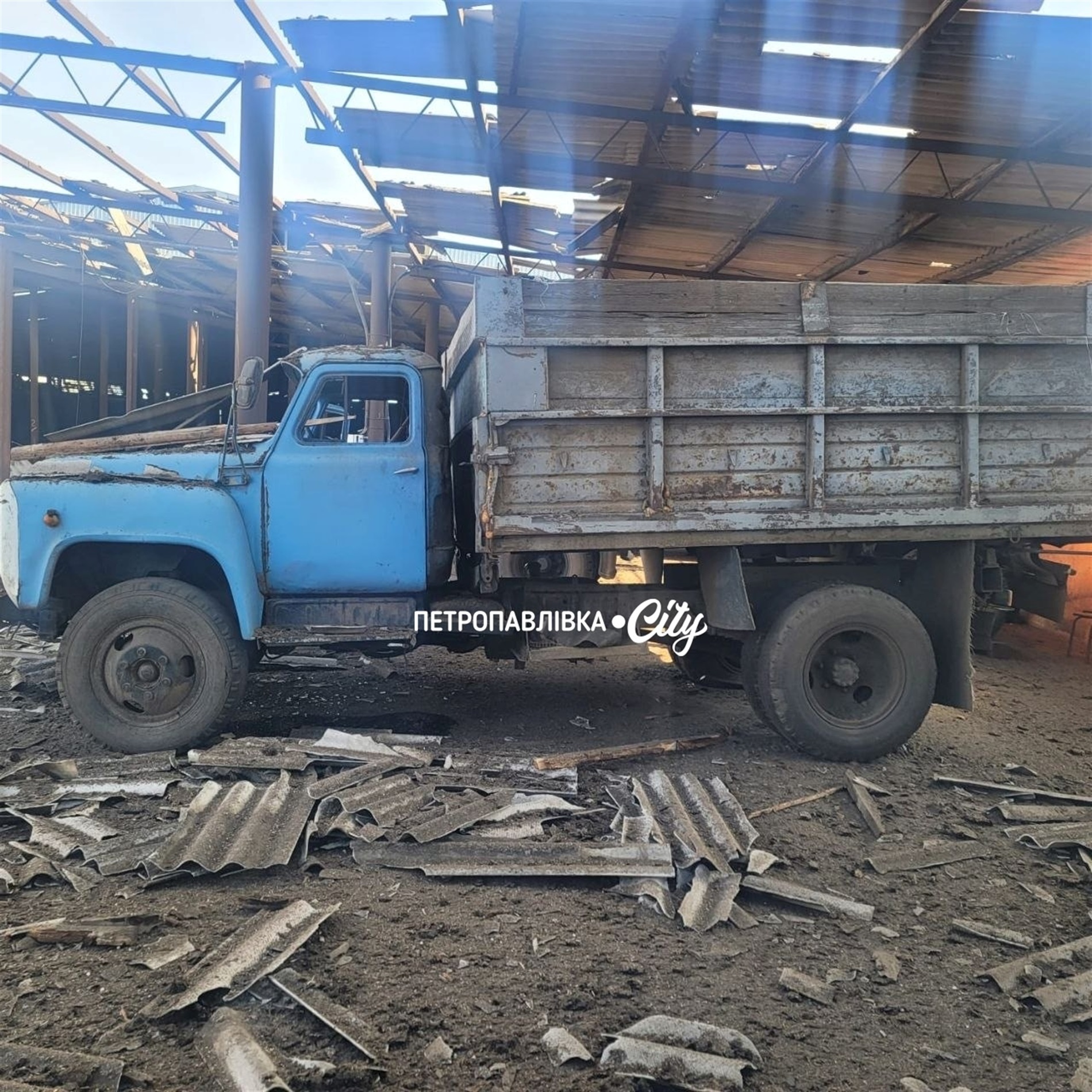 Ворог атакував Петропавлівську та Українську громади: пошкоджені будинки, ферма та інфраструктура