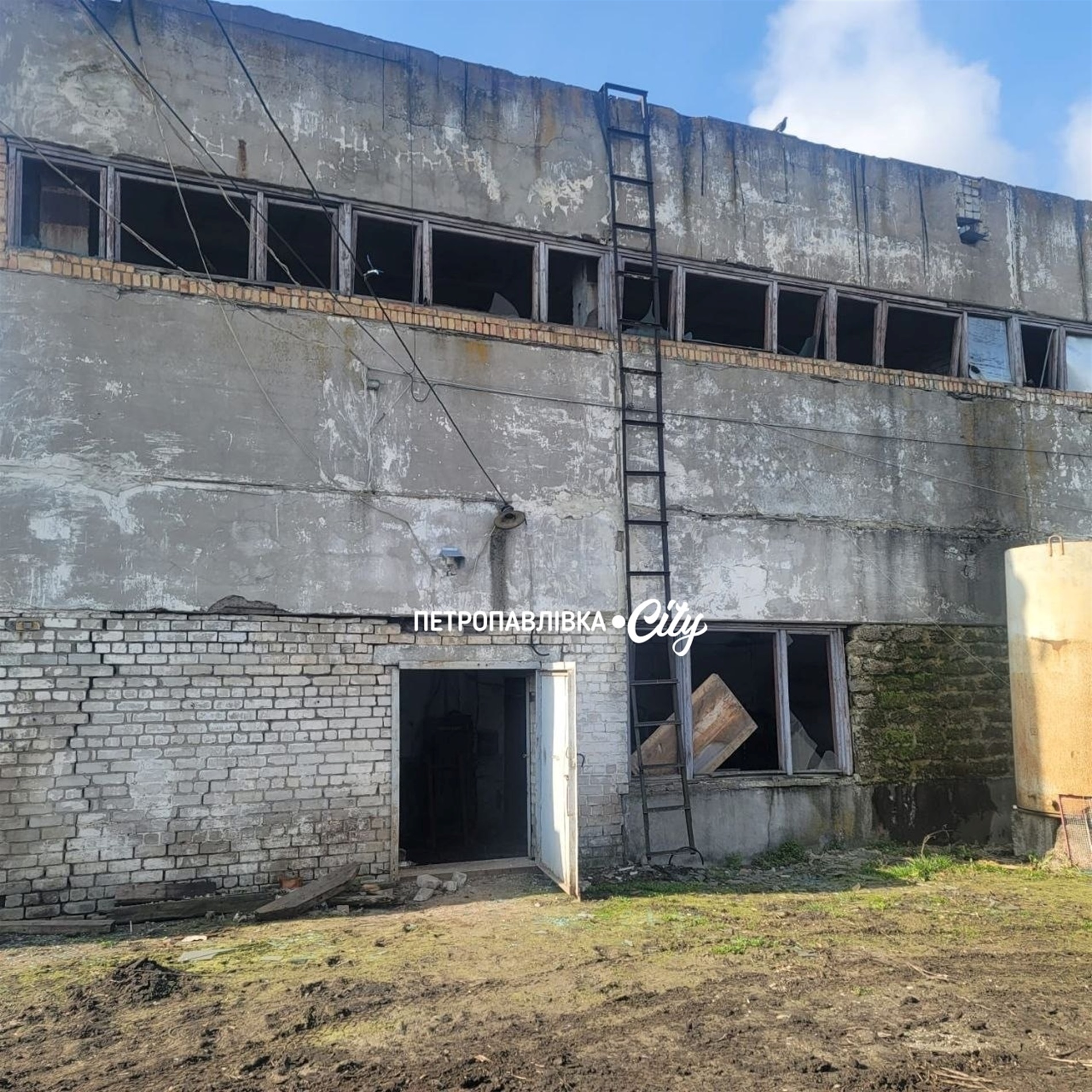 Ворог атакував Петропавлівську та Українську громади: пошкоджені будинки, ферма та інфраструктура