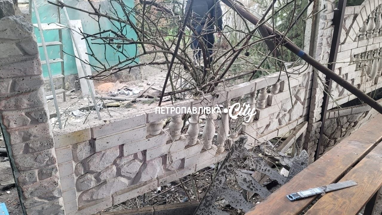 Ворог атакував Петропавлівську та Українську громади: пошкоджені будинки, ферма та інфраструктура