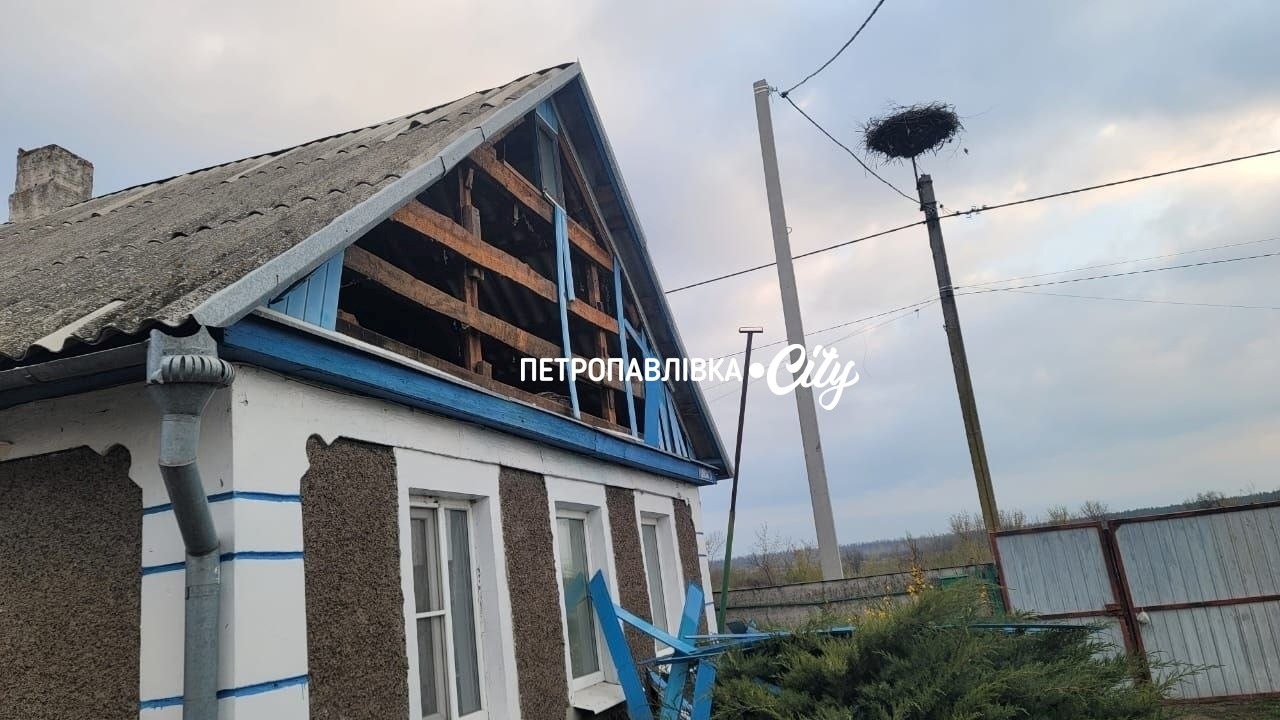 Ворог атакував Петропавлівську та Українську громади: пошкоджені будинки, ферма та інфраструктура