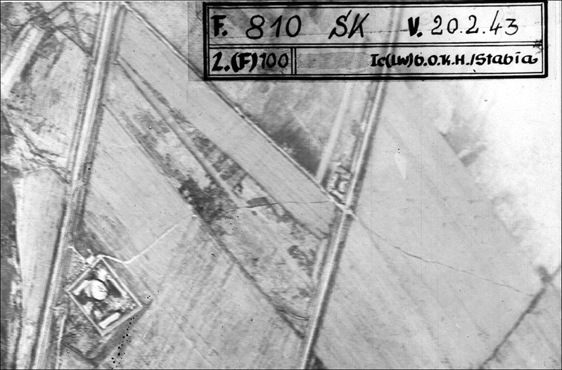 Аерозйомка села Миколаївка 20 лютого 1943 р. 
(з колекції «Записи Розвідувального управління Департаменту оборони США (1920 – 2006). Серія «Аерофотознімки німецьких літаків (1939 – 1945)».
