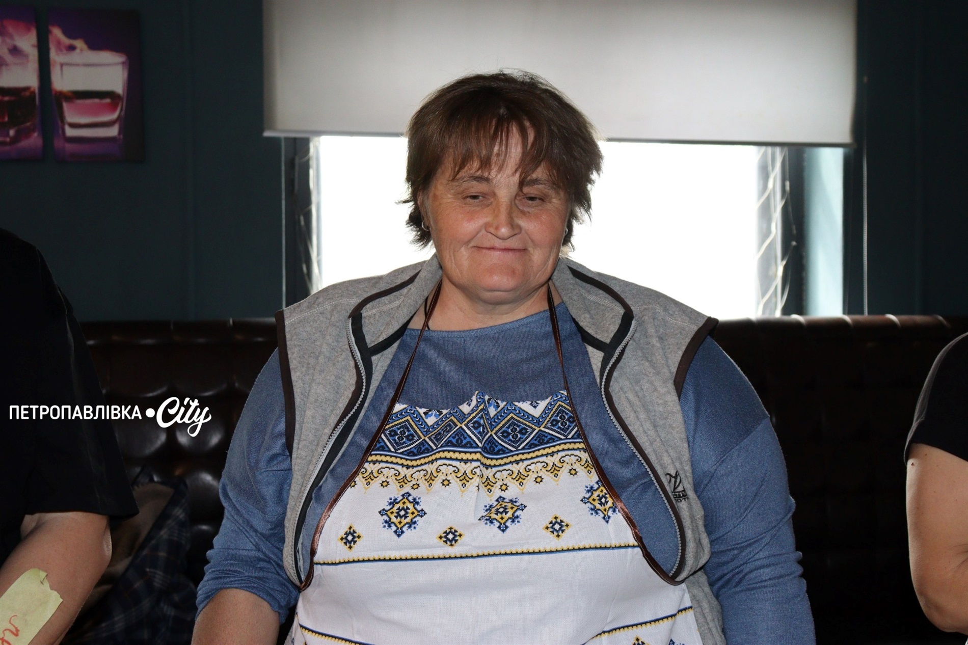 Ділимося хлібом: у Миколаївці дружини та матері військових ліпили смаколики для захисників (ВІДЕО)