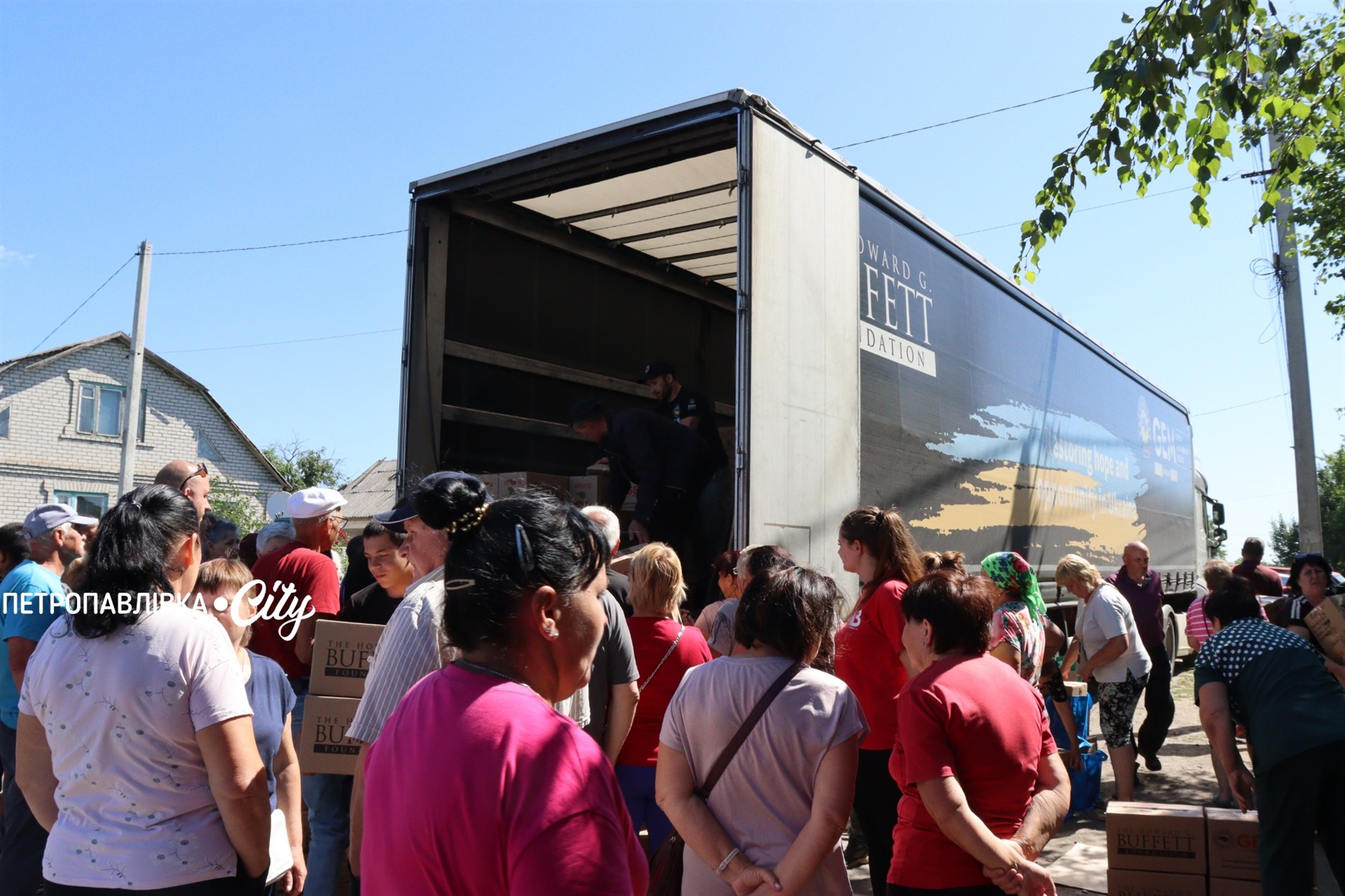 Гуманітарна місія GEM доставила допомогу у села Самарське та селище Українське (ВІДЕО)