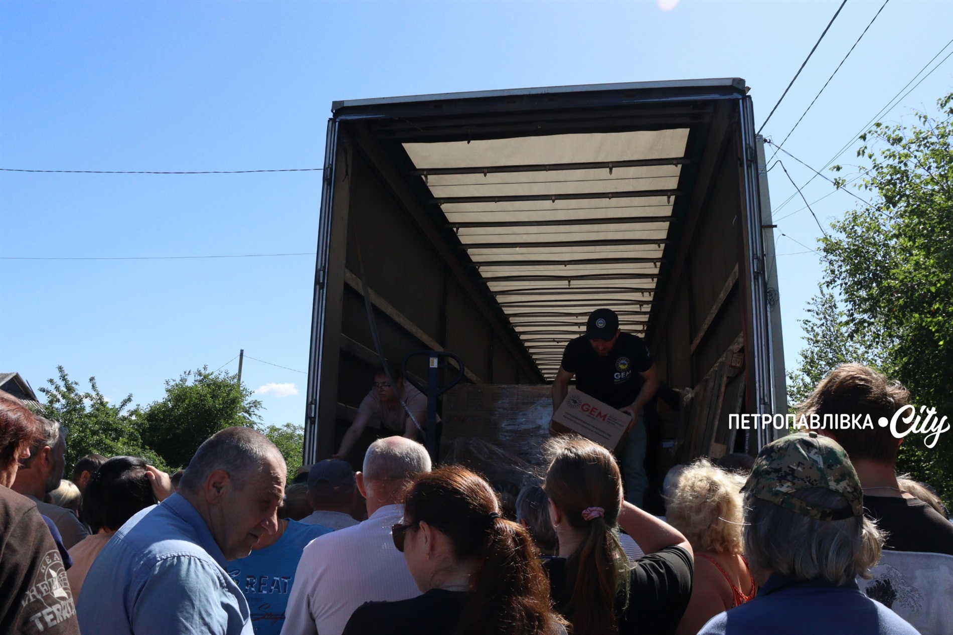 Гуманітарна місія GEM доставила допомогу у села Самарське та селище Українське (ВІДЕО)