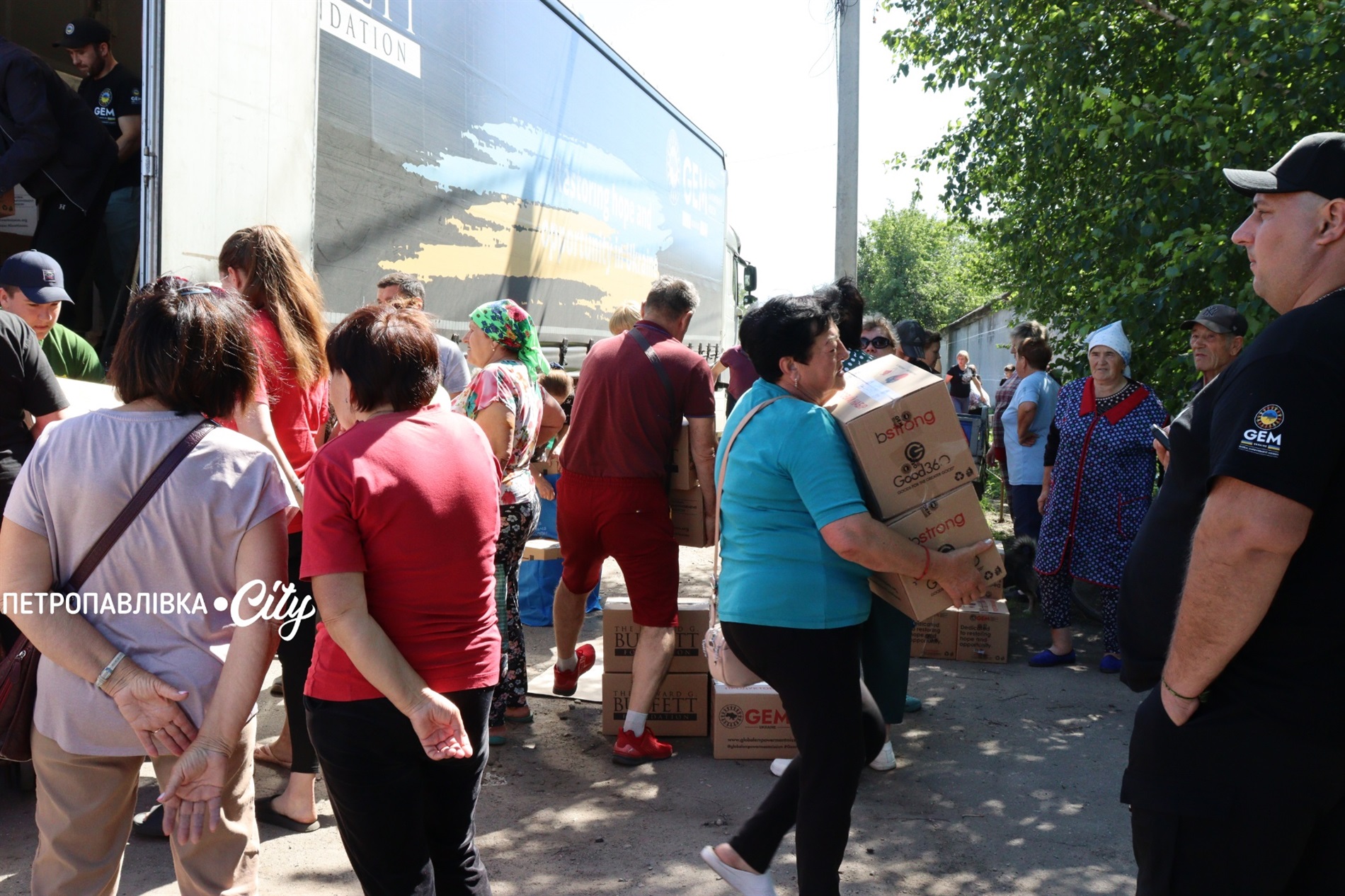 Гуманітарна місія GEM доставила допомогу у села Самарське та селище Українське (ВІДЕО)