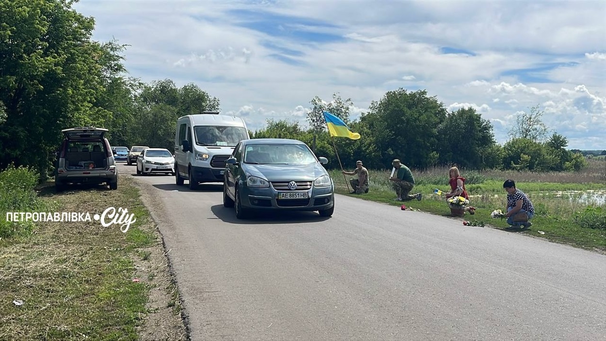 На щиті: у селі Хороше в останню путь провели Героя України Юрія Гопку (ВІДЕО)