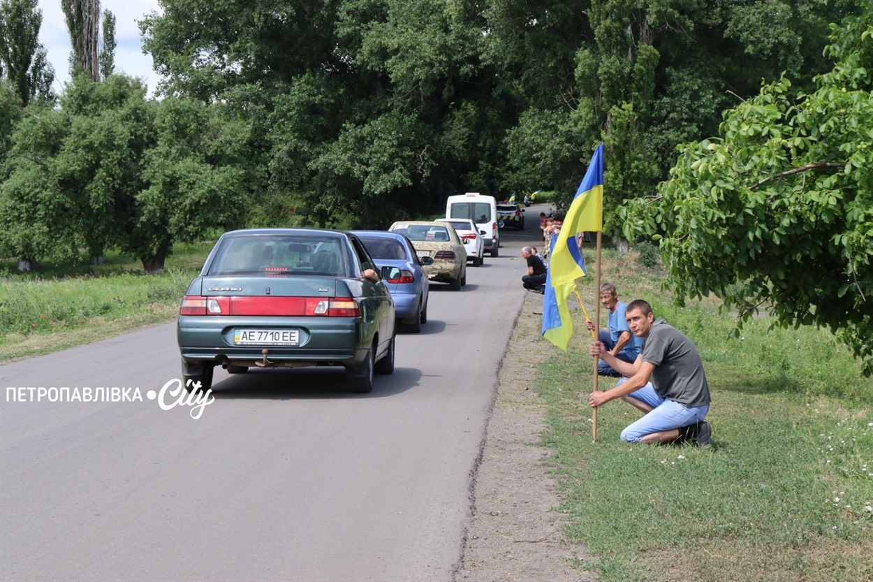 На щиті: у селі Хороше в останню путь провели Героя України Юрія Гопку (ВІДЕО)