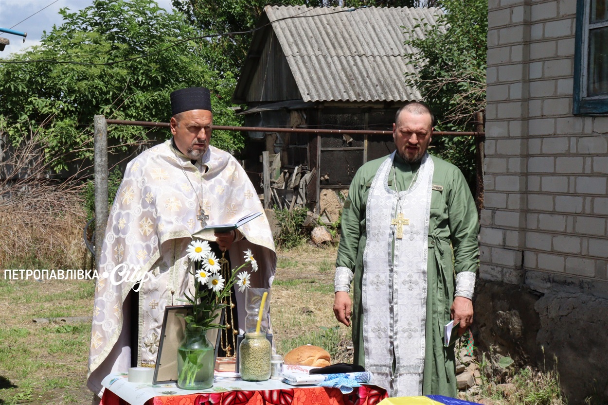 На щиті: у селі Хороше в останню путь провели Героя України Юрія Гопку (ВІДЕО)