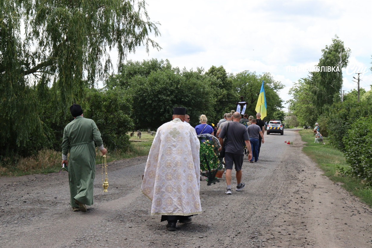 На щиті: у селі Хороше в останню путь провели Героя України Юрія Гопку (ВІДЕО)