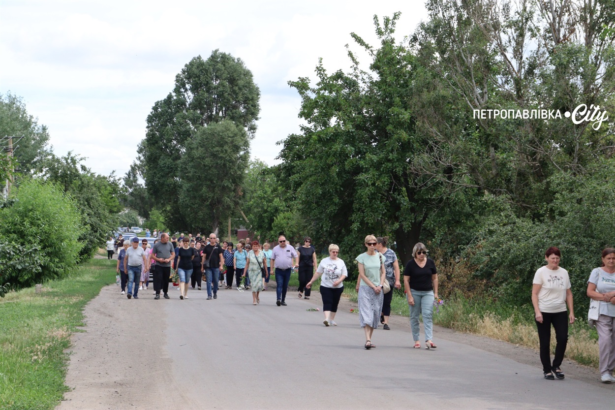 На щиті: у селі Хороше в останню путь провели Героя України Юрія Гопку (ВІДЕО)