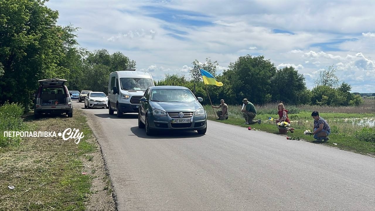 На щиті: у селі Хороше в останню путь провели Героя України Юрія Гопку (ВІДЕО)