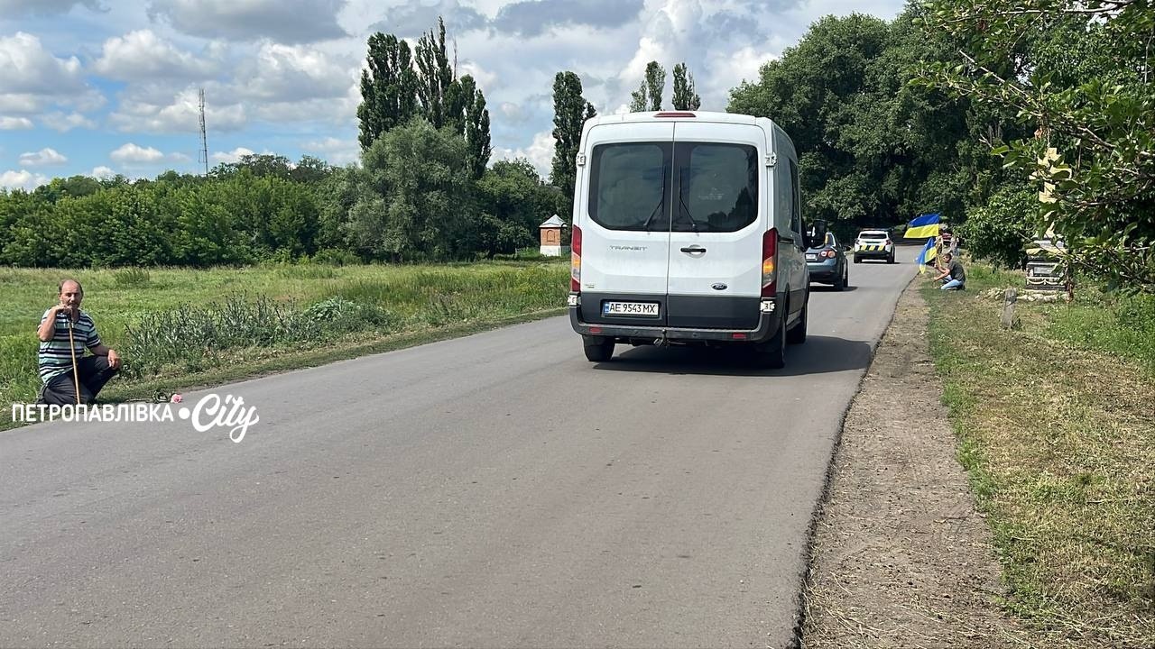 На щиті: у селі Хороше в останню путь провели Героя України Юрія Гопку (ВІДЕО)
