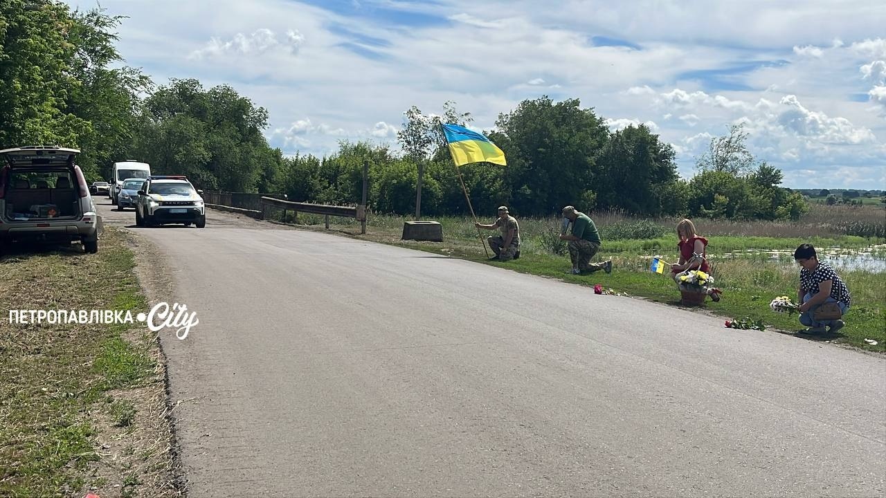 На щиті: у селі Хороше в останню путь провели Героя України Юрія Гопку (ВІДЕО)