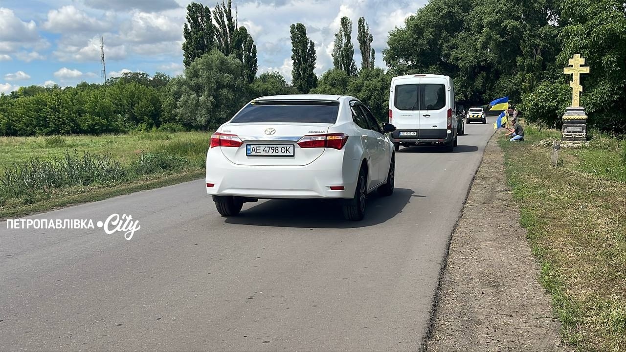 На щиті: у селі Хороше в останню путь провели Героя України Юрія Гопку (ВІДЕО)