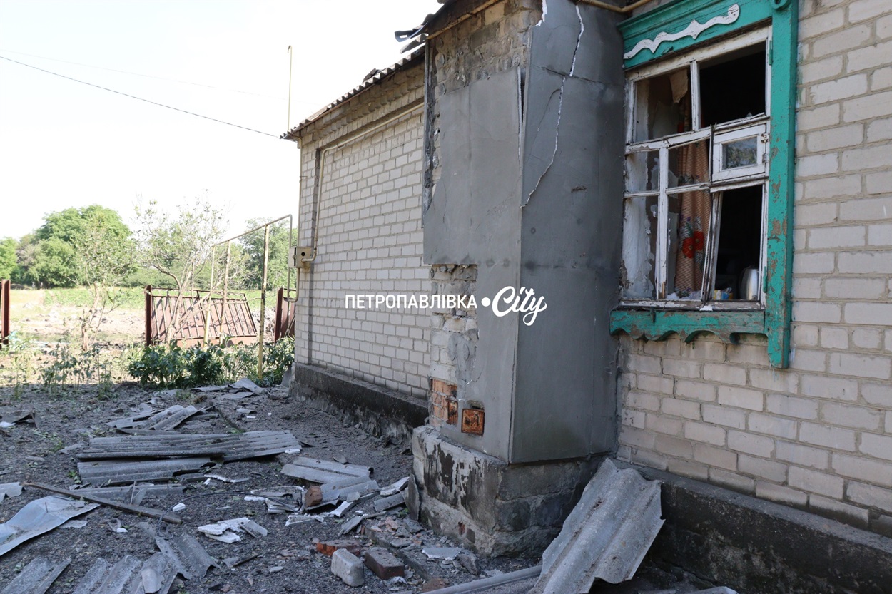 «Як тепер жити?..» У селі Шевченка російські КАБи вбили семирічну Вероніку та знищили будинки мирних